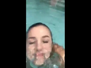 porn выпали сиськи в бассейне грудь tits drop busty big boobs грудастая шлюха hd