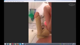 porn развод русских девчонок в скайпе девушка бодро демонстрирует свои умения в глубоком минете и глубину своей письки hd
