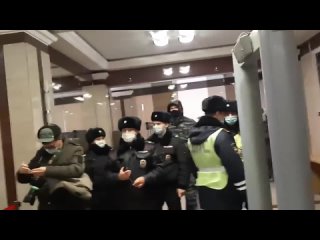 porn челябинск полиция приехала к противникам qr штурмующим зсо hd