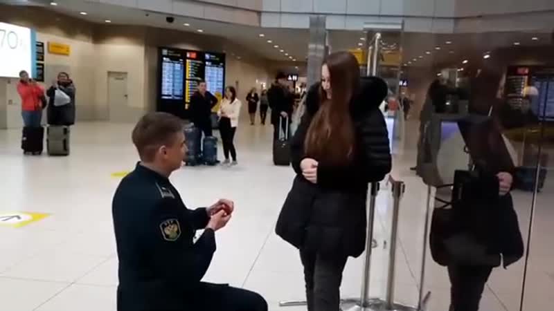 porn сотрудник уральской таможни сделал предложение девушке в аэропорту hd