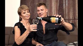 porn порно ей 68 старуха попросила выебать её mature gilf granny romana hd