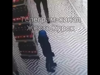 porn мужчина ударил кулаком маленького ребенка по лицу в магазине hd