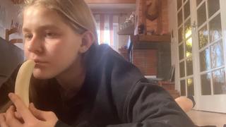 porn школьница сосет банан представляет что это членделает это очень сексуально ещё больше такого в телеге hd