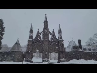porn зеленые деревянные кладбищенские ворота снегопад это мой последний gif пока снова не пойдет снег hd