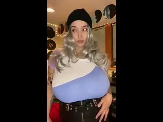 porn очередная татуированная шалава вывалила большие сиськи hd