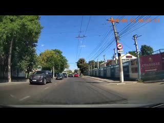 porn голая девушка прыгнула на капот водителю в симферополе hd