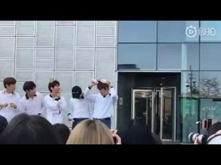 porn taehyuns mini fanmeet the fans started laughing when yeonjun was struggling with his hat the fans were shouting hd