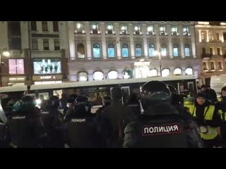 porn у гостиного двора уже более 23 задержанных создаётся впечатление что полиция задерживает случайных прохожих hd