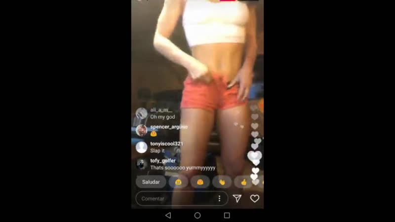 porn abella danger twerks in the periscope at the phone показывает сочную жопу в камеру hd
