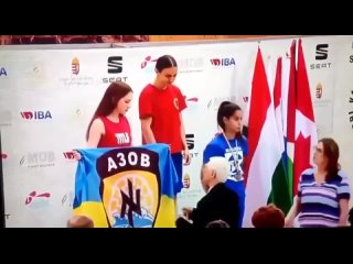 porn 18 летняя украинка подняла флаг азова на турнире по боксу в венгрии hd