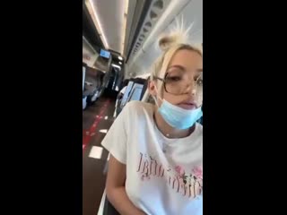 porn ледибой со здоровенным членом дрочит в самолёте hd