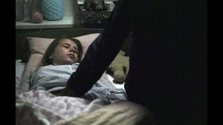 porn отец трогает писю спящей дочери и кончает на нее инцест в кино пизда спящей дочки hd