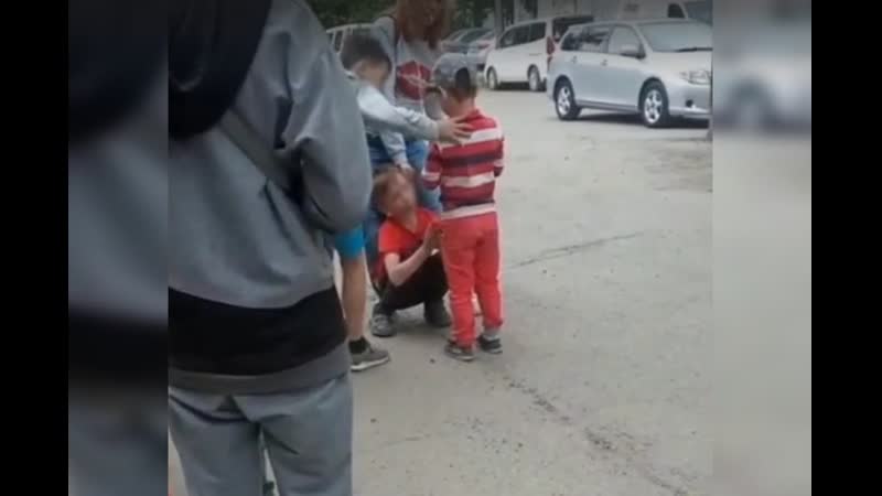 porn жительница красноярска прилюдно поставила молодые на колени hd