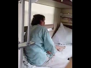 porn пьяная тренер заставила гимнастку сесть на шпагат на верхней полке hd