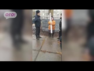 porn для того чтобы ее задержать понадобилось пятеро здоровых ментов hd