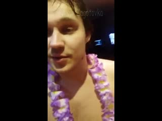 porn жарят курицу и пихают вдвоём телке в ротик hd