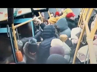 porn полицейские задержали профессионального щипача из забайкальского края за кражу айфона в автобусе hd