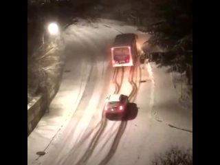 porn мужчина помогал поддерживать равновесие автобусу в туапсе из за гололёда январь 2022 hd