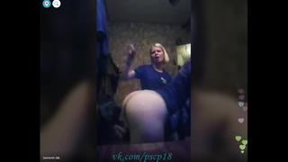 porn две сексуальные девушки раздеваются танцуют показывают голые классные сиськи и глотают резиновый член periscope hd