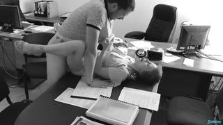 porn начальник выебал на работе замужнюю секретаршу домашнее русское порно с разговорами скрытая камера изменяет сучка hd