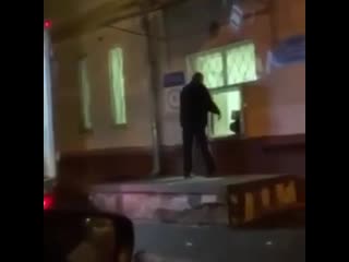 porn на этих кадрах запечатлён процесс загрузки посылок в автомобиль сотрудником почты россии hd