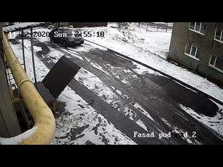 porn появилось видео из петрозаводска на котором воришки украли крышку канализационного люка и тут же туда провалились hd