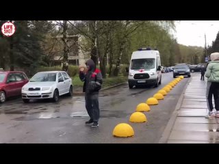 porn деловая мадемуазель на range rover оставила свою машину в неположенном месте и закрыла тем самым проезд hd