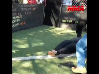 porn один удар пришёл по корпусу а второй удар точно в голову противник оказался незамедлительно в глухом нокауте hd