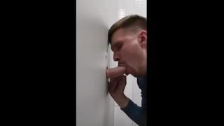 porn отсосал мужику в туалете тц русское гей порно видео russian gay porn video glory hole глори хол дырка прославления hd