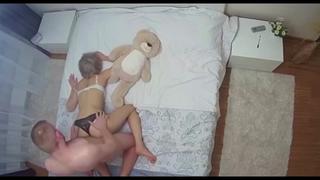 porn снял на скрытую камеру как жену трахает сосед порно ебля инцест минет трахсексизмена hd
