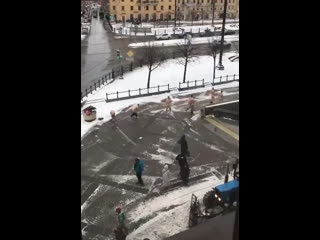 porn в питере толпа парней разделась догола и начала светить своими причиндалами перед прохожими hd