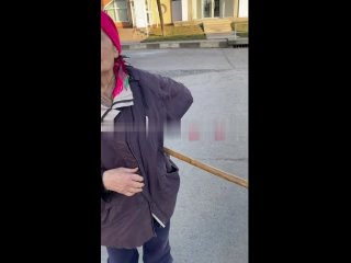 porn здоровый лоб докопался до пожилой женщины на украине hd