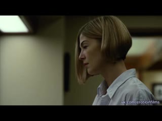 porn исчезнувшая gone girl 2014 розамунд пайк молодые себя бутылкой hd