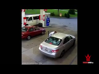 porn негр на автозапрае в ответ на грубость получил пулю от девушки hd