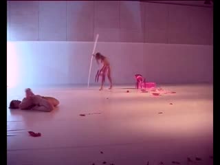 porn танцуют на сцене абсолютно голые hd