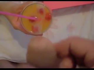 porn девушка пьет коктейль со спермой hd