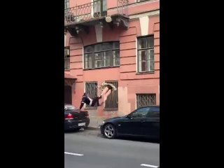 porn бухая парочка подралась на балконе hd