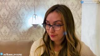 porn мокрая киска жопастой русской мамки помогла кончить хитрому сыну hd