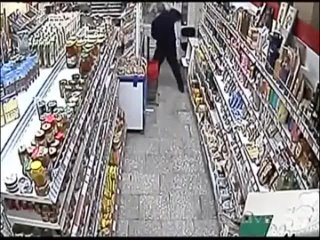 porn в братске полиция поощрила отважного охранника отразившего нападение на магазин hd