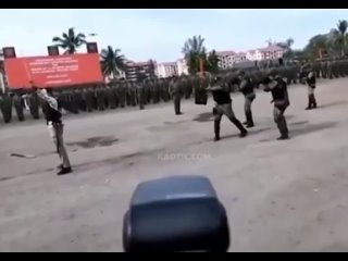 porn военные учения в малайзии закончилось смертью одного из солдат всë дело в том что его гениальный сослуживец забыл hd
