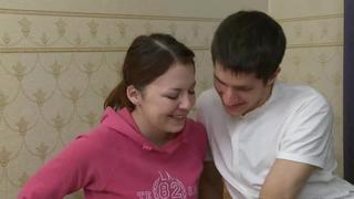 porn соседский дружок уговорил подружку раздвинуть ноги и показать киску на new porn milf mature порно секс russian россия hd