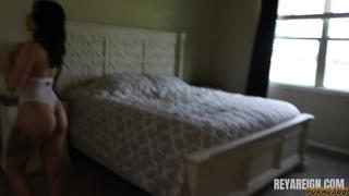 porn брат увидел как сестра переодевается а сестра была не против этого и отсосав член присела на него hd