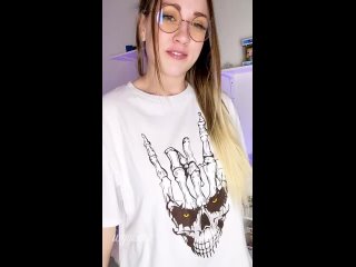 porn она показала свои большие сиськи демонстрирует свою грудь порно big boobs есть для меня кость hd