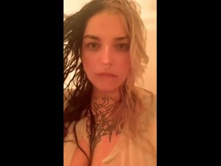 porn она показала свои большие сиськи демонстрирует свою грудь порно big boobs я думаю ты видишь мои соски сквозь эту hd