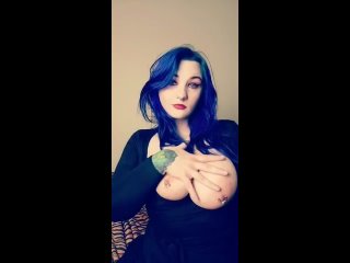 porn она показала свои большие сиськи демонстрирует свою грудь порно big boobs просто немного повеселиться hd