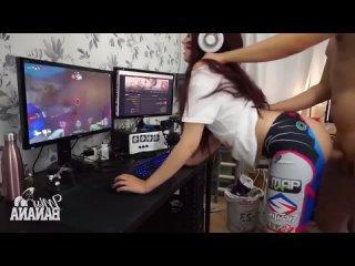 porn выебал девочку пока та играла в игру и заправил ей полный бак creampieкончил внутрьспермапорносекскончаpovorgasmебля hd