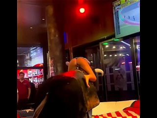 porn девушка запрыгнула на быка но увидев ее вареник возбудились другие быки hd