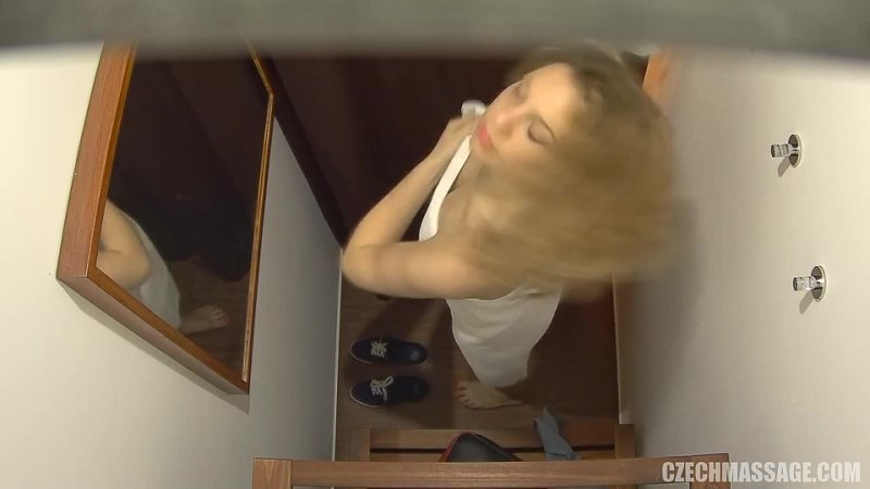 porn массажист трахнул клиентку в масле а еблю снял на скрытую камеру hd