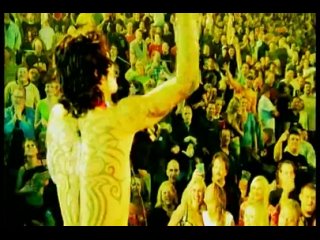porn на рок концерте motley crue девушки фанатки показивают свои сиськи на публику hd