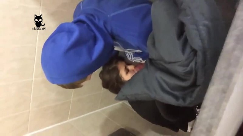 porn спалил кореша как он дал на клык шлюшке в туалете домашнее русское порно hd